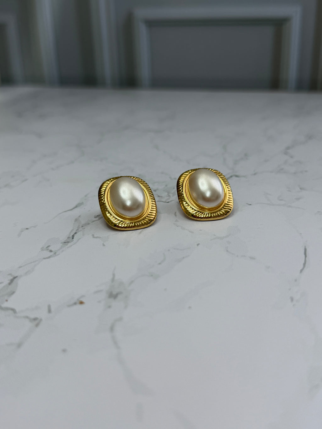 Topo TP022 - Dorado en Acero Bordado con Perla