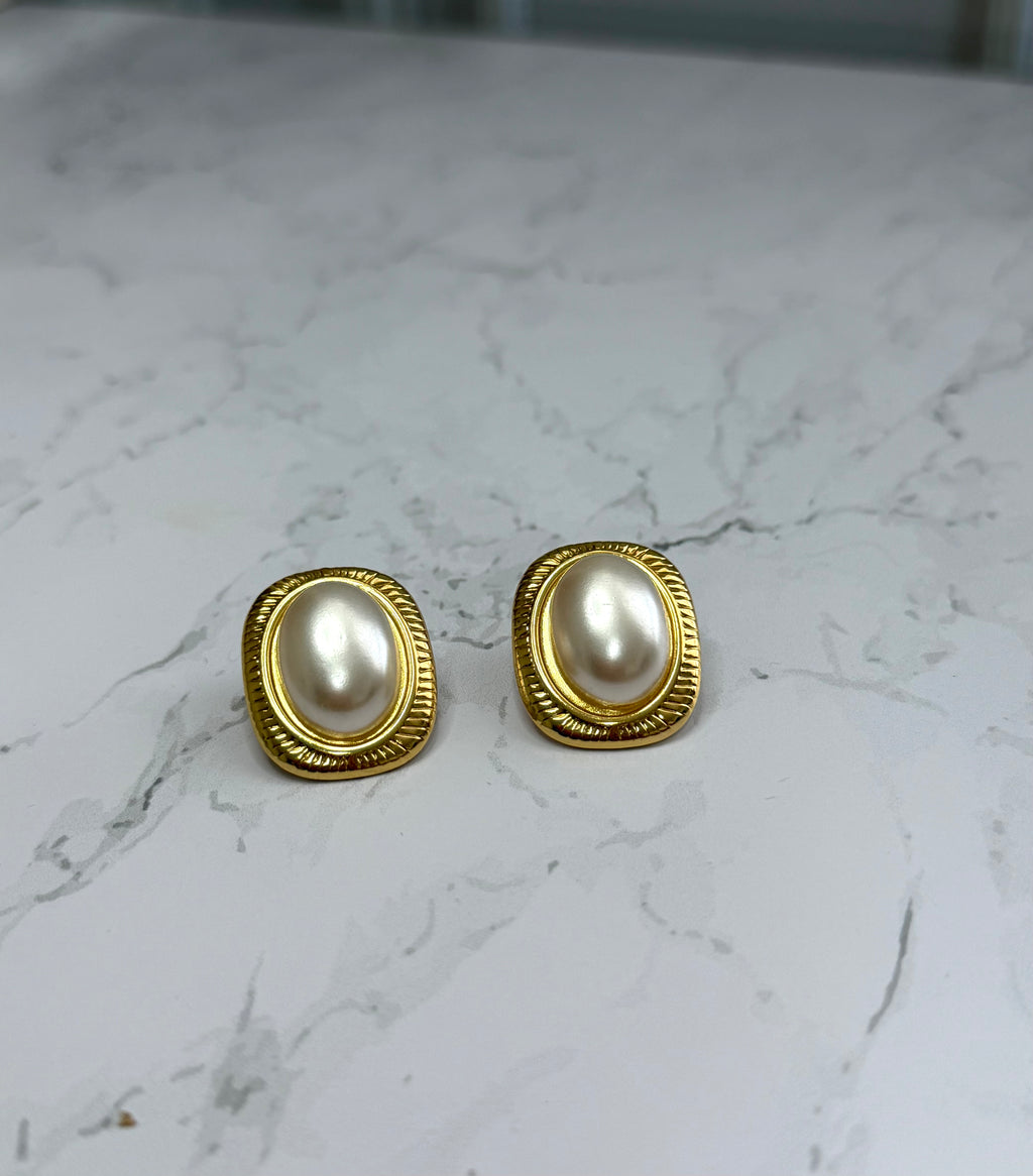 Topo TP022 - Dorado en Acero Bordado con Perla