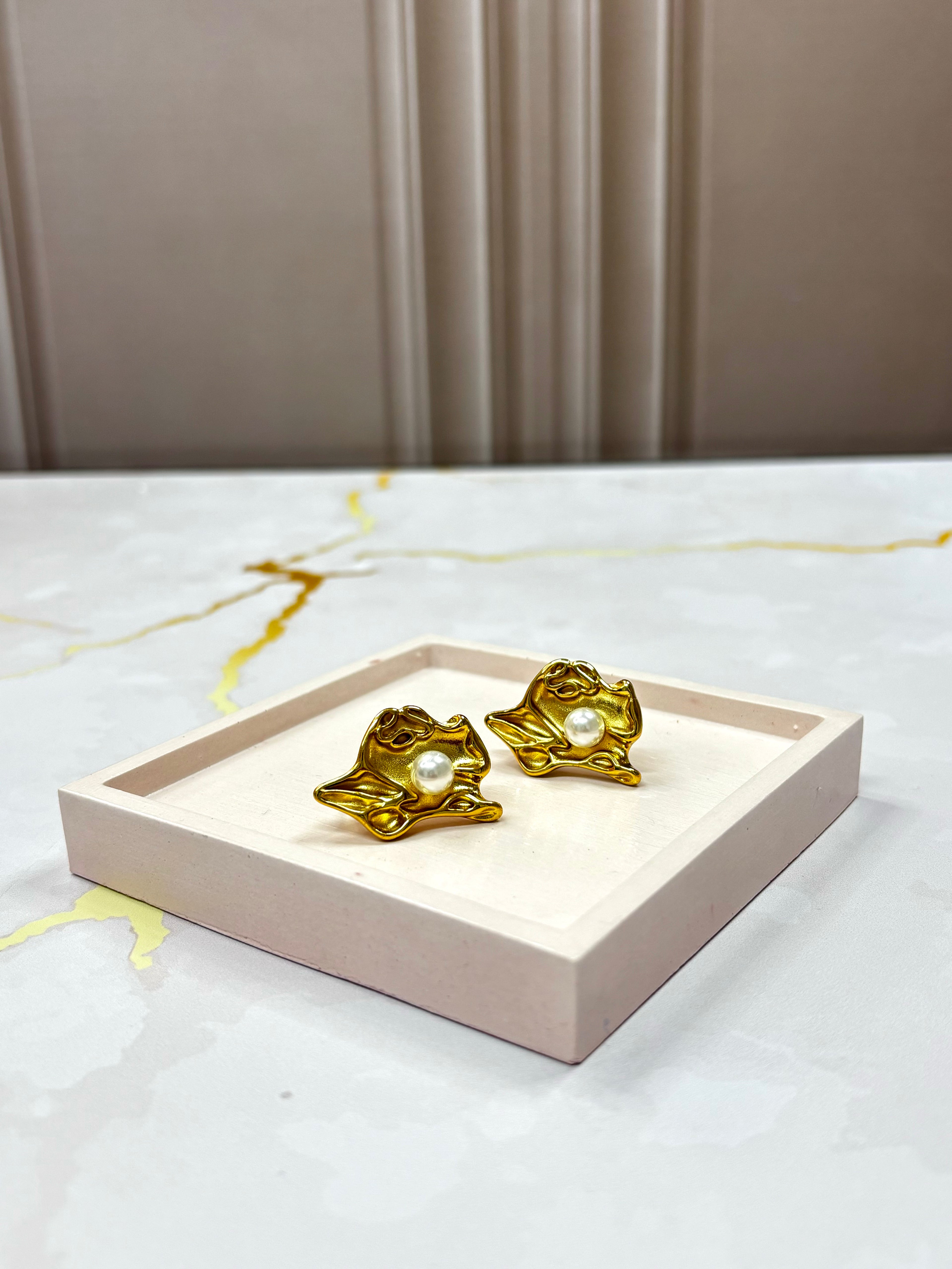 Topo TP020 - Dorado Figura con Perla