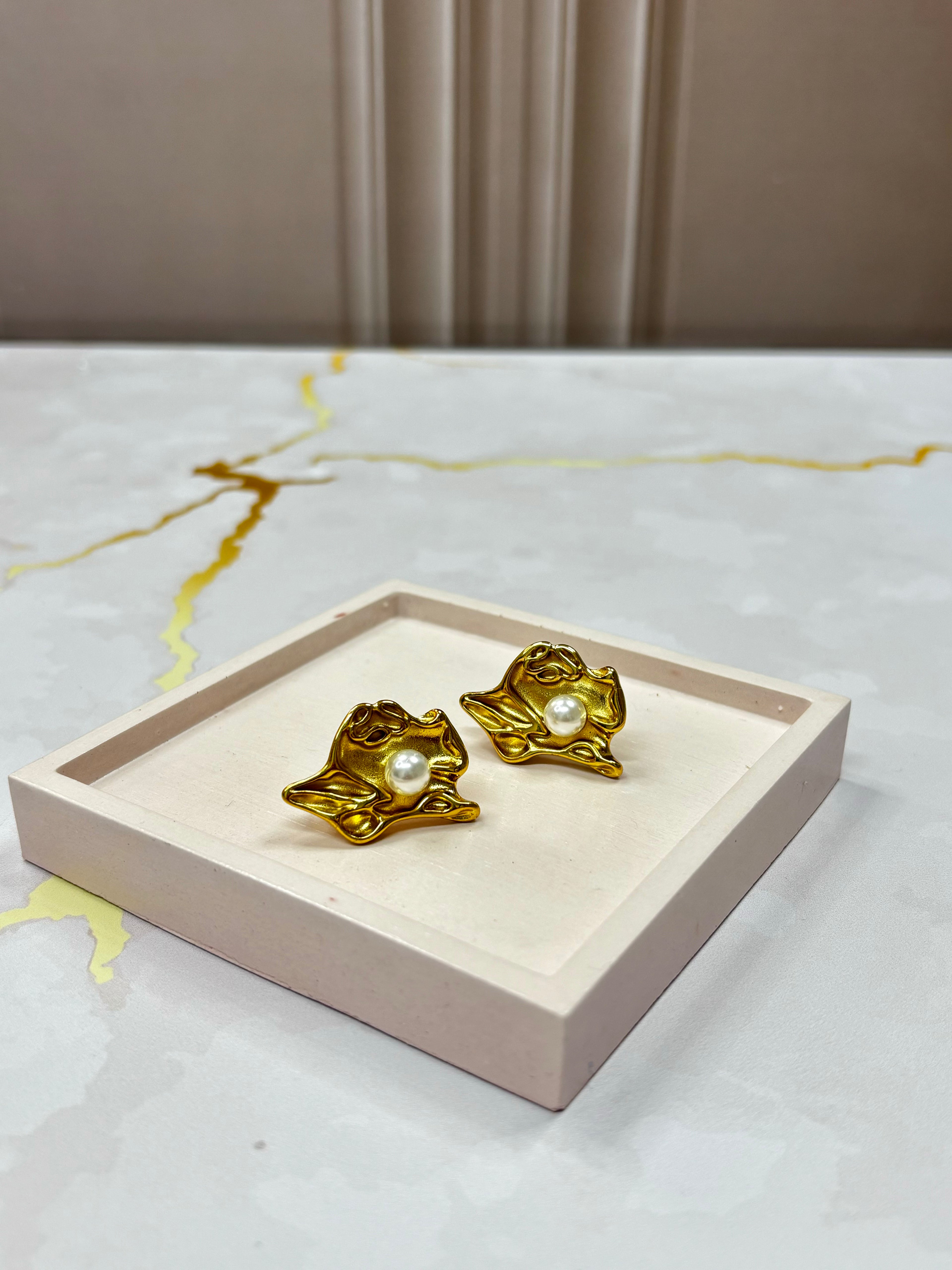 Topo TP020 - Dorado Figura con Perla