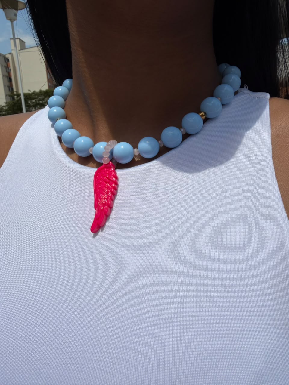 Collar Pepa Chicle con Cristal Murano y Dije Ala en Resina